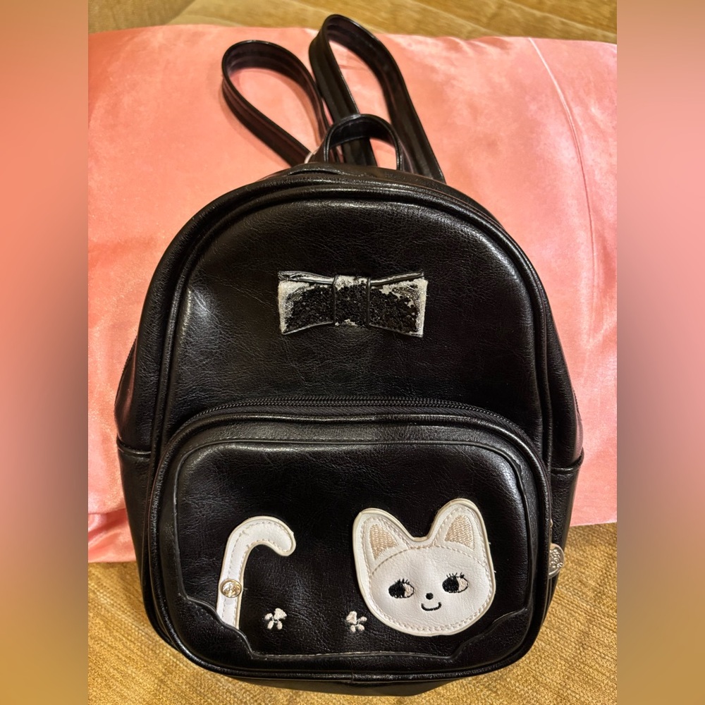Cat and Bow Mini Black Backpack.Cat zippers,Like leather.Front pockets,2 inside
